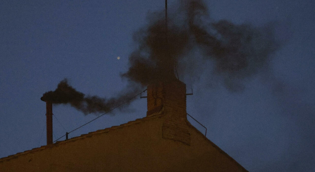 Conclave, quante volte si vota e gli orari delle fumate: dopo 34 turni cambia il quorum. Le regole per l Conclave, quante volte si vota e gli orari delle fumate: dopo 34 turni cambia il quorum. Le regole per l