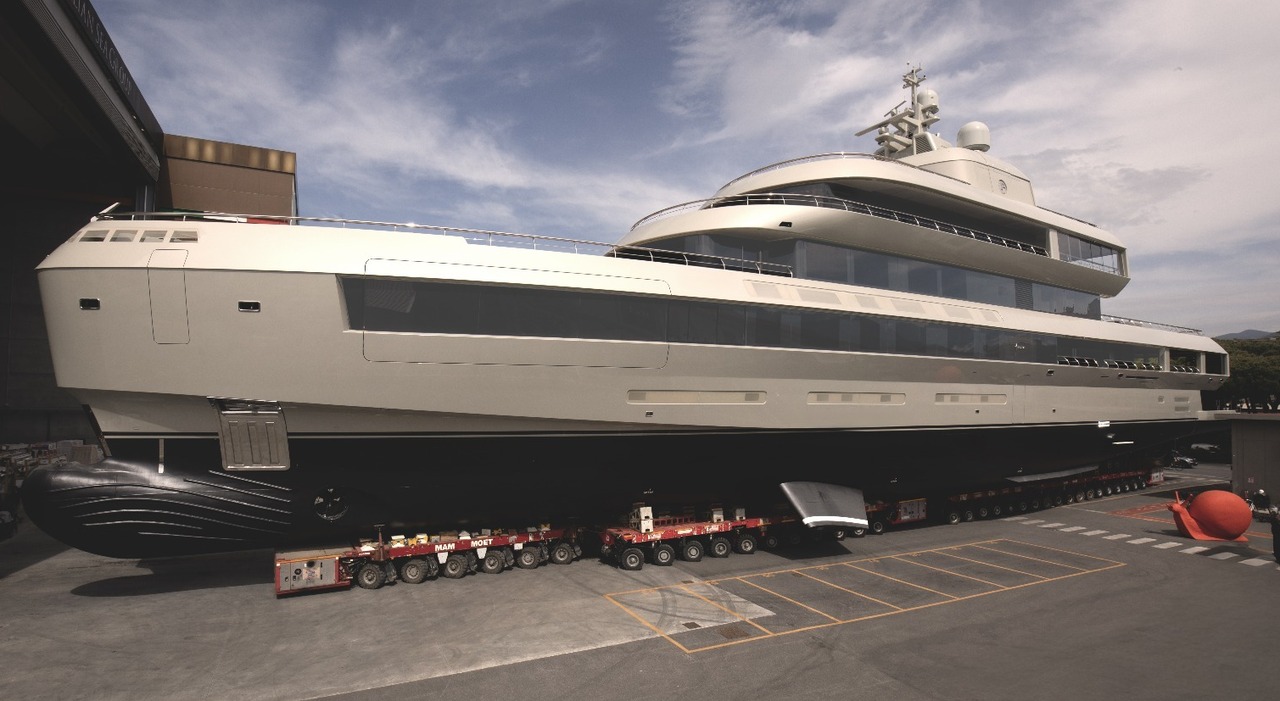 il super yacht Admiral 72 firmato Armani