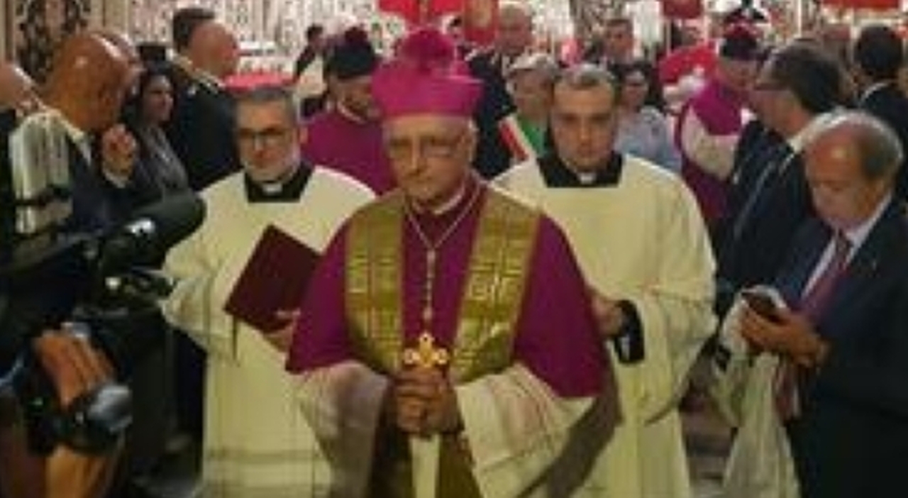 Il messaggio del vescovo scuote la politica. Patto tra candidati sindaco Il messaggio del vescovo scuote la politica. Patto tra candidati sindaco