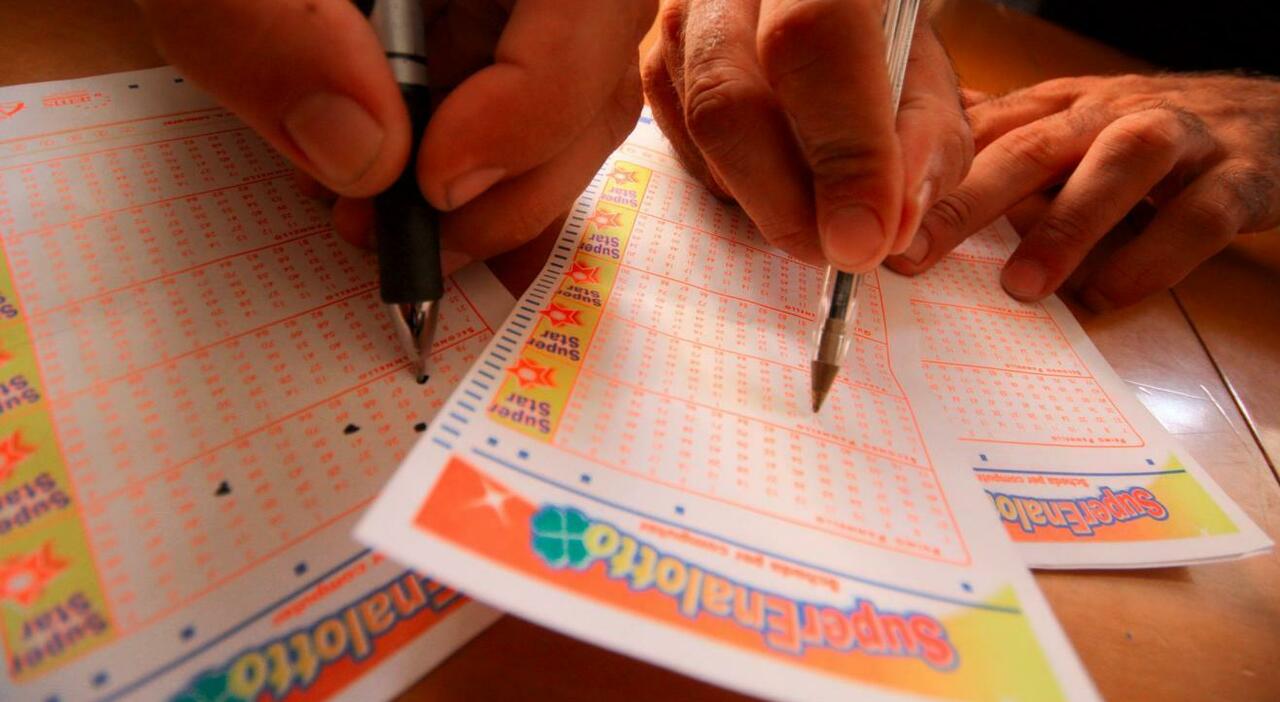 Estrazioni Lotto, Superenalotto e 10eLotto di oggi sabato 10 maggio 2025: numeri vincenti, quote e premi Estrazioni Lotto, Superenalotto e 10eLotto di oggi sabato 10 maggio 2025: numeri vincenti, quote e premi