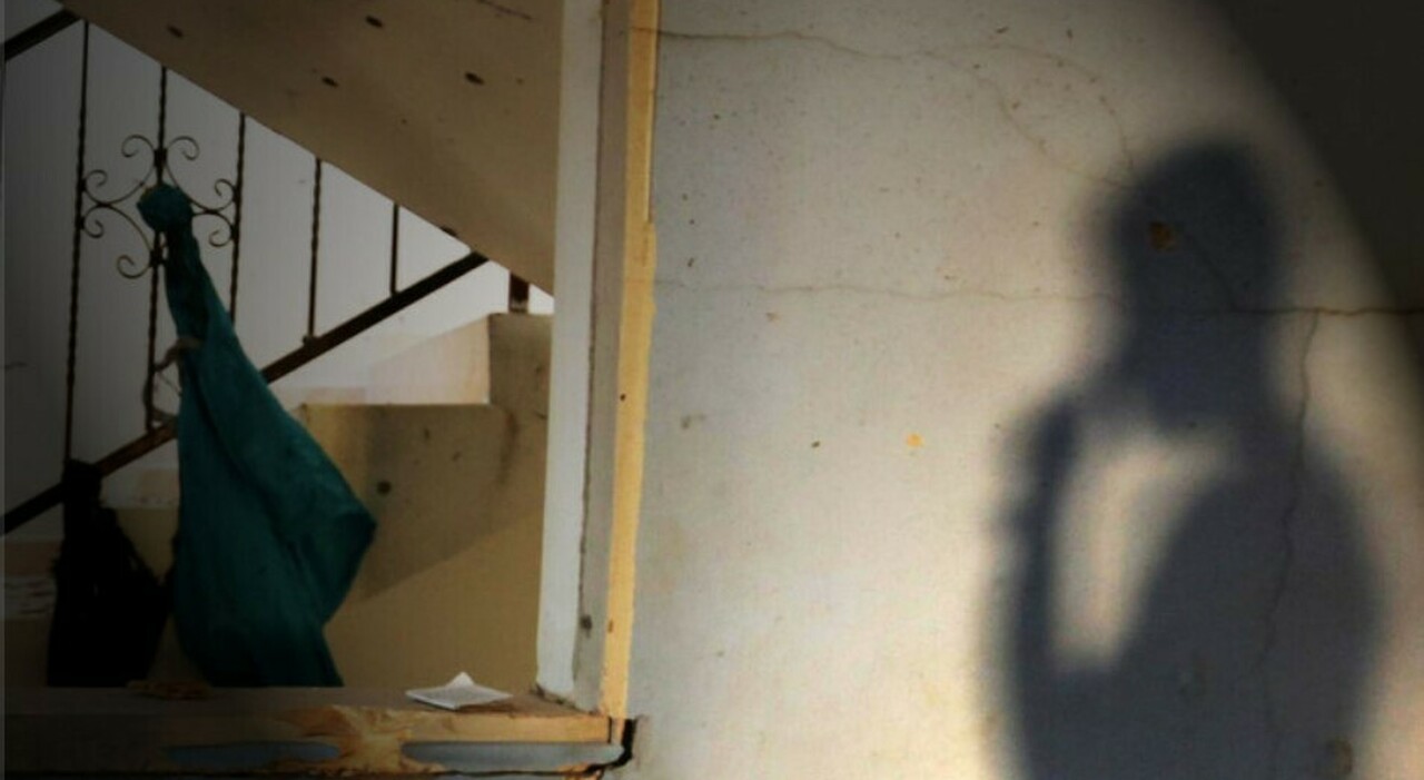 abusa della fidanzatina 12enne del figlio lo mandava via con una scusa per restare da solo con lei e violentarla da Leggo.it abusa della fidanzatina 12enne del figlio lo mandava via con una scusa per restare da solo con lei e violentarla