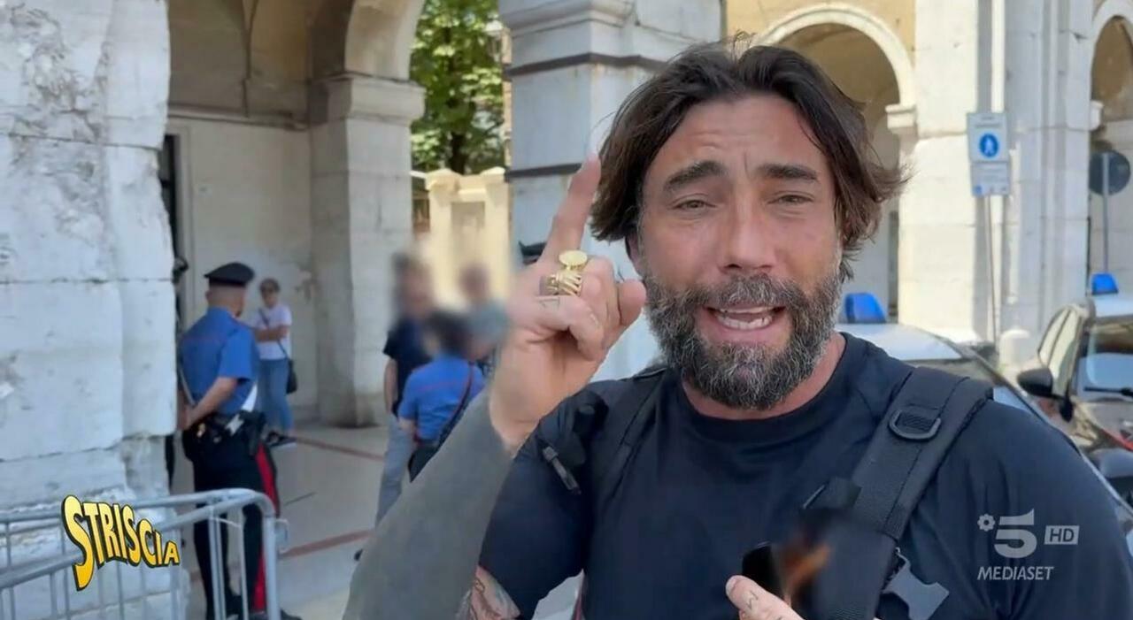 Stanate da Brumotti al raduno Harley a Senigallia, le finte mute rischiano il processo (ma non si trovano) Stanate da Brumotti al raduno Harley a Senigallia, le finte mute rischiano il processo (ma non si trovano)
