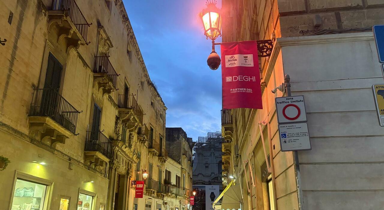Lecce si ferma per il Giro d Lecce si ferma per il Giro d