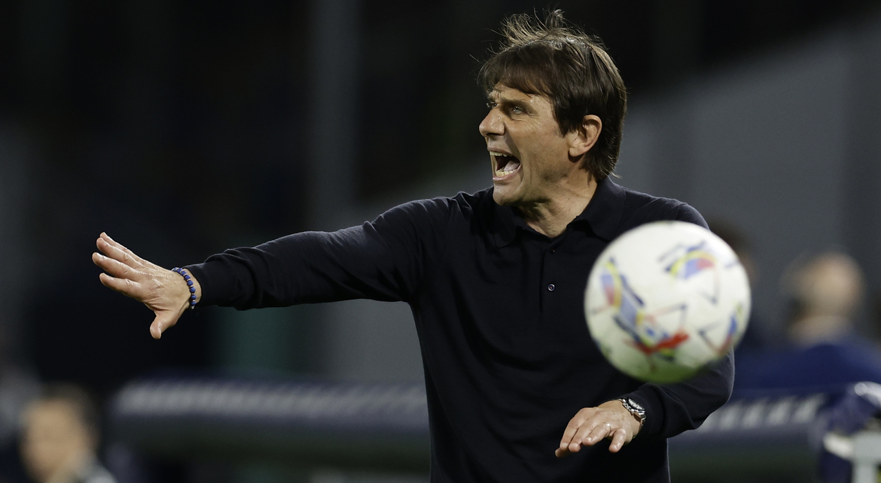 Napoli Genoa 2 2, corsa scudetto: un piccolo vantaggio che va difeso con il cuore Napoli Genoa 2 2, corsa scudetto: un piccolo vantaggio che va difeso con il cuore