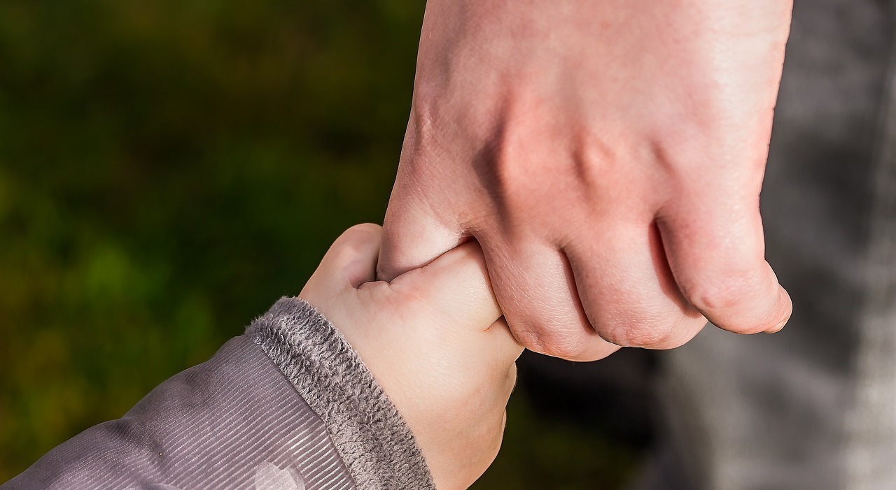 Maddalena Buttini muore a 2 anni stroncata dalla malattia. Lo strazio del paese che si stringe a mamma e papà Maddalena Buttini muore a 2 anni stroncata dalla malattia. Lo strazio del paese che si stringe a mamma e papà