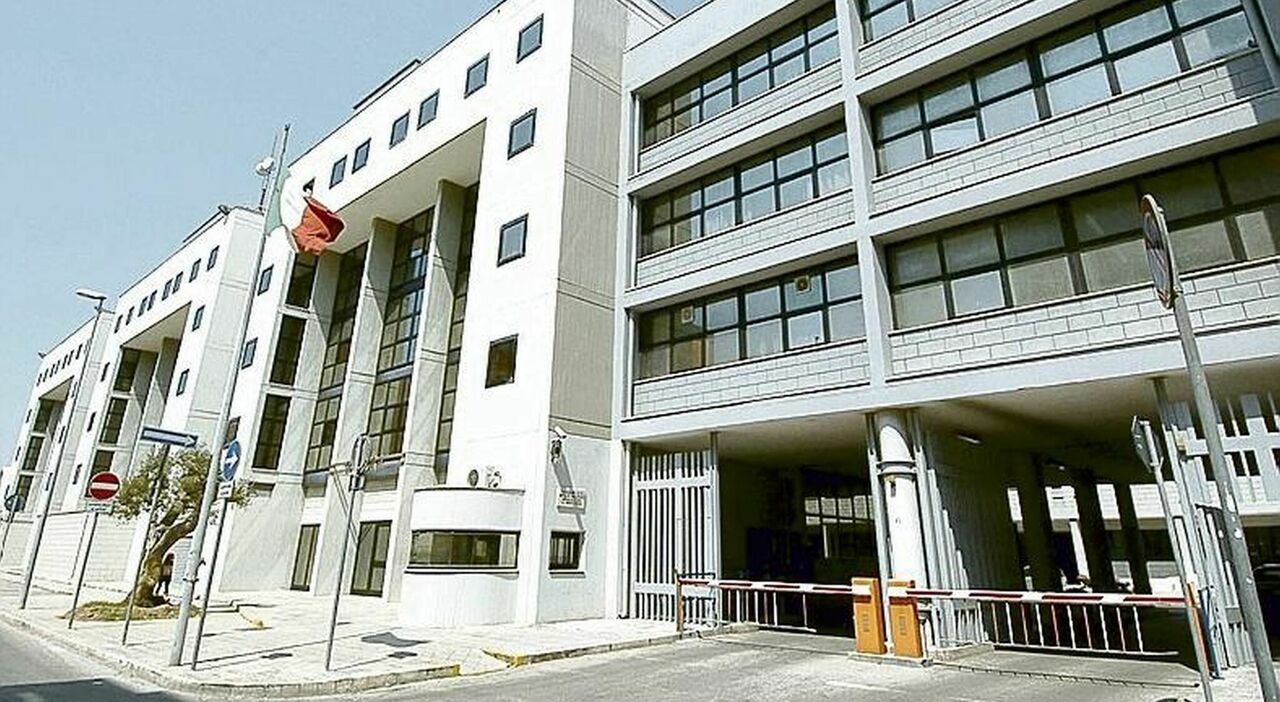 La denuncia: «In casa di Oggiano una pistola». Ma la perquisizione dà esito negativo: era un giocattolo La denuncia: «In casa di Oggiano una pistola». Ma la perquisizione dà esito negativo: era un giocattolo
