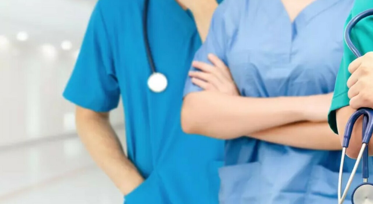 Infermieri italiani, pochi e sottopagati: ne mancano 65mila, e chi è in servizio vuole lasciare il lavoro Infermieri italiani, pochi e sottopagati: ne mancano 65mila, e chi è in servizio vuole lasciare il lavoro