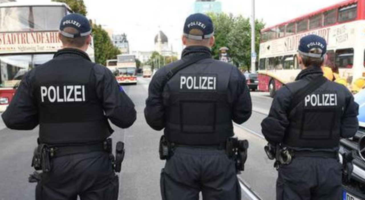 berlino arrestati quattro leader del gruppo estremista di destra regno di germania tra loro c è anche il fondatore da Ilmessaggero.it berlino arrestati quattro leader del gruppo estremista di destra regno di germania tra loro c è anche il fondatore