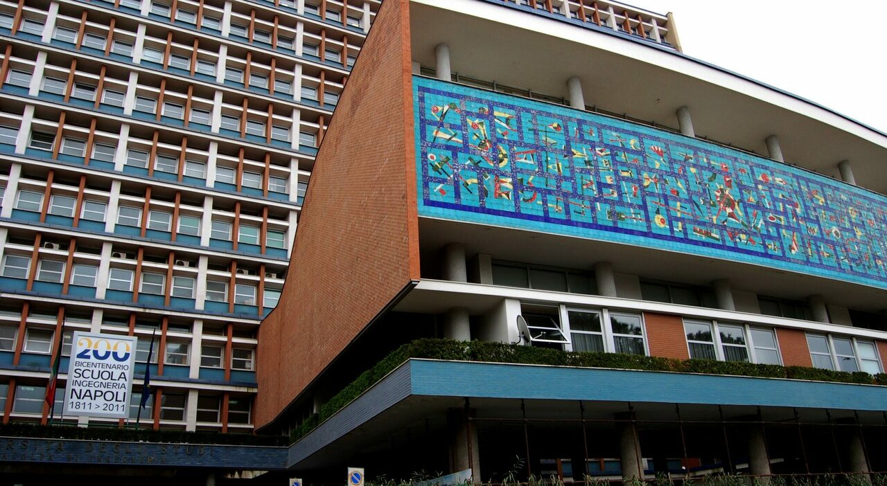 Terremoto a Napoli oggi, evacuata la sede della Federico II a Fuorigrotta: paura ai Campi Flegrei Terremoto a Napoli oggi, evacuata la sede della Federico II a Fuorigrotta: paura ai Campi Flegrei
