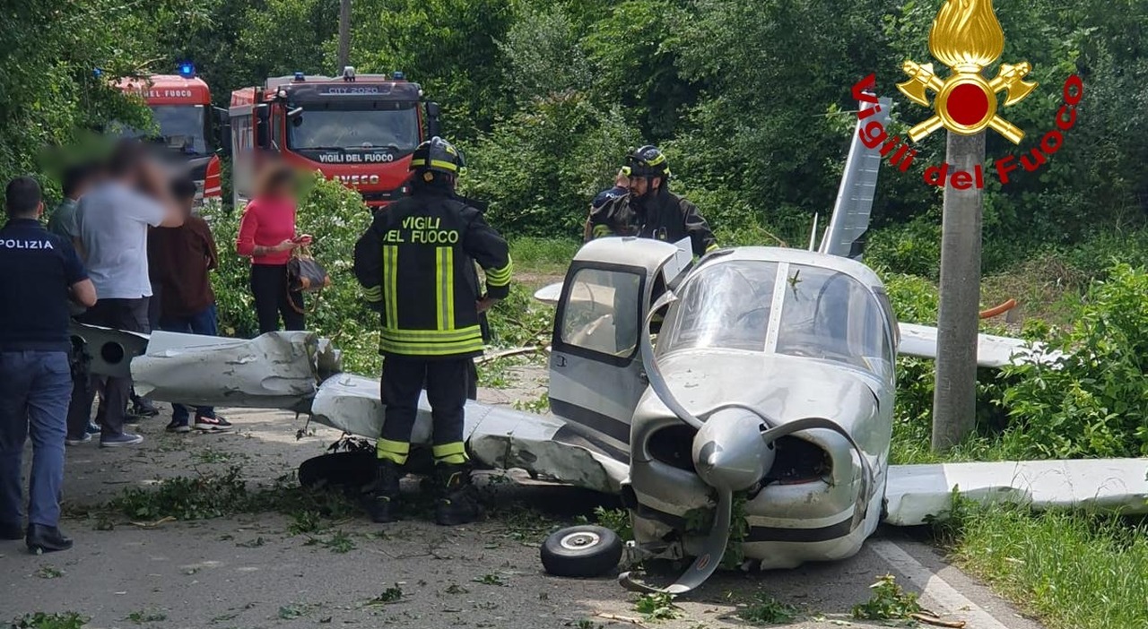 Aereo da turismo urta cavi e alberi: atterraggio d Aereo da turismo urta cavi e alberi: atterraggio d