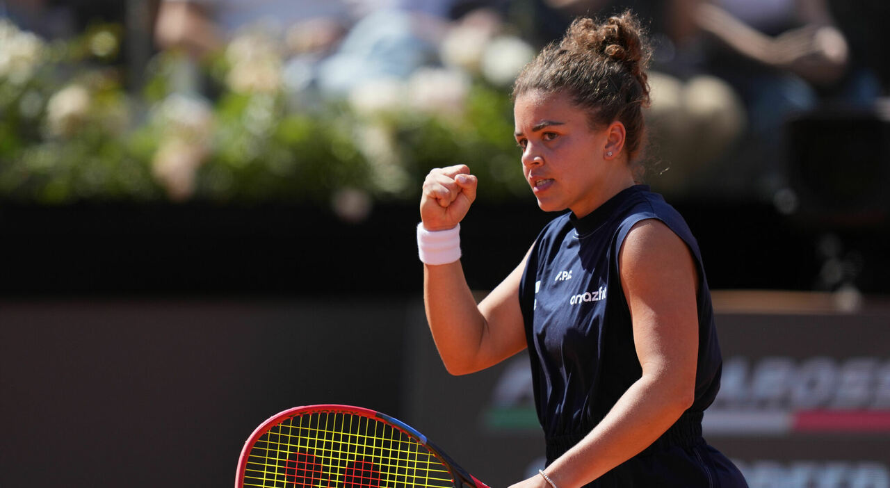 Jasmine Paolini batte Shnaider e vola in semifinale: il crollo, la pioggia, il "coaching" di Errani e la rimonta. Cosa è successo Jasmine Paolini batte Shnaider e vola in semifinale: il crollo, la pioggia, il "coaching" di Errani e la rimonta. Cosa è successo