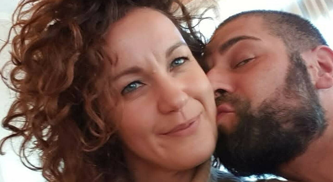 Alessandra Sartori muore a 43 anni stroncata dalla malattia, stava per sposarsi. Il compagno: «Finirò la nostra casa come l Alessandra Sartori muore a 43 anni stroncata dalla malattia, stava per sposarsi. Il compagno: «Finirò la nostra casa come l