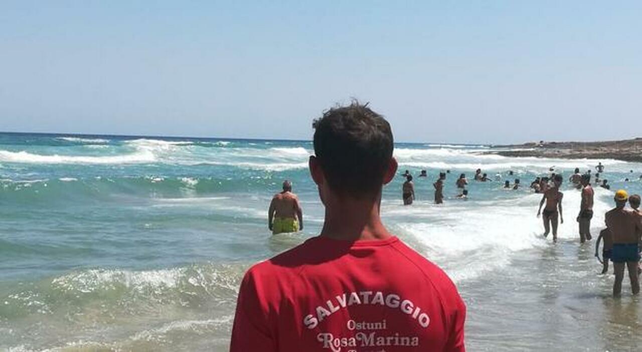 Via libera all?ordinanza balneare, la stagione inizia il 17 maggio: obbligatorio sulle spiagge il servizio di salvataggio Via libera all?ordinanza balneare, la stagione inizia il 17 maggio: obbligatorio sulle spiagge il servizio di salvataggio