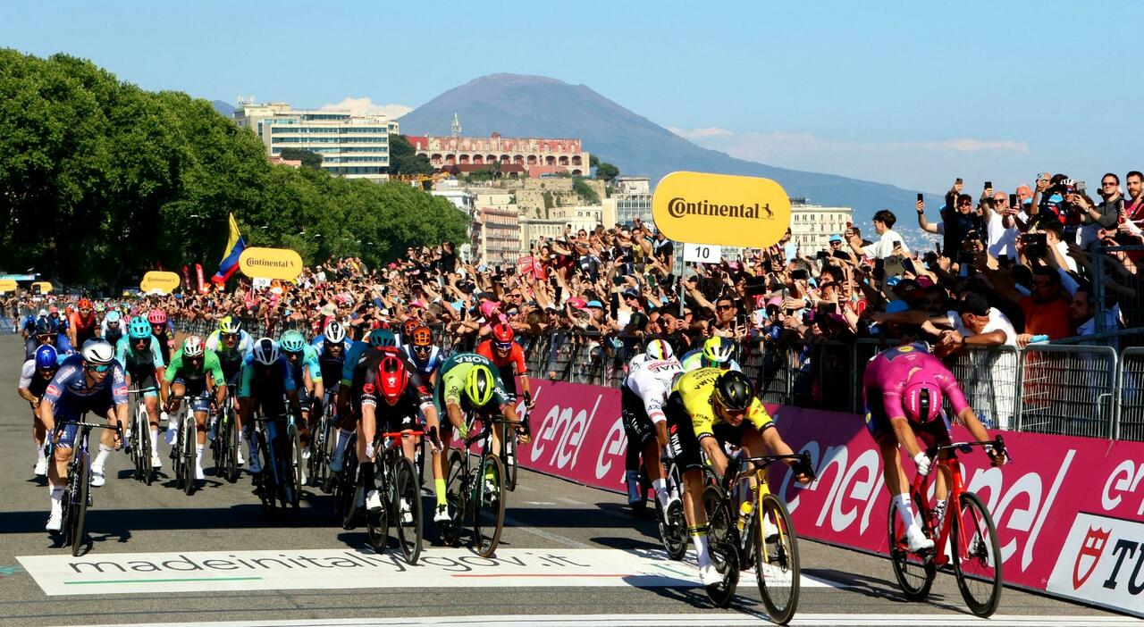 napoli si tinge di rosa arriva il giro ditalia turismo alle stelle da Ilmattino.it napoli si tinge di rosa arriva il giro ditalia turismo alle stelle