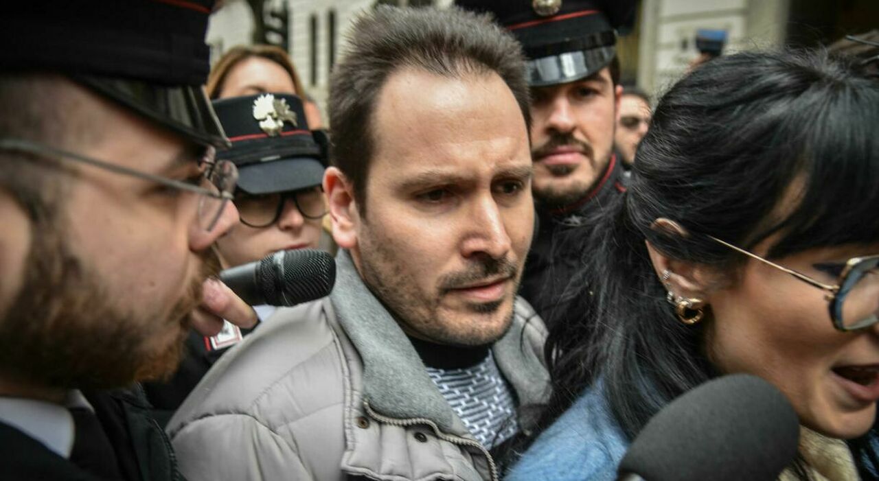 Garlasco, blitz dei carabinieri a casa di Sempio, dei genitori e di due amici: si cerca l Garlasco, blitz dei carabinieri a casa di Sempio, dei genitori e di due amici: si cerca l