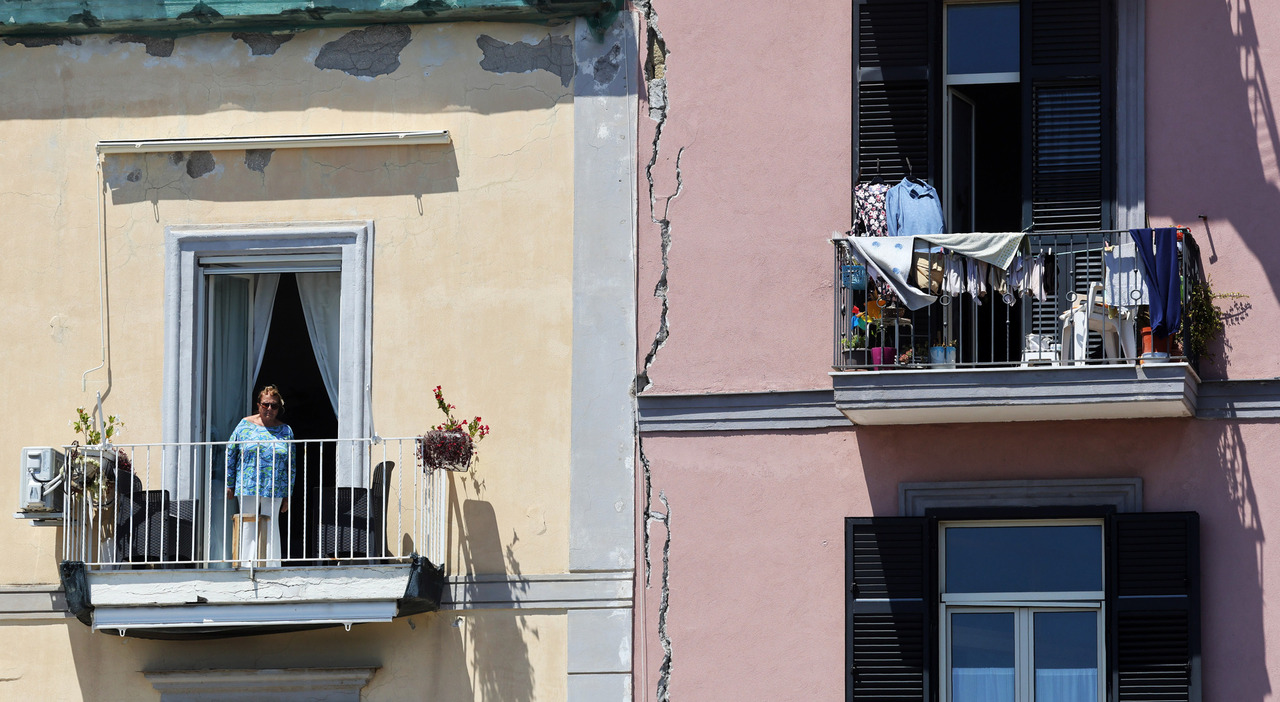 Terremoti Campi Flegrei: «Sciame sismico chiuso, contati 49 terremoti» Terremoti Campi Flegrei: «Sciame sismico chiuso, contati 49 terremoti»