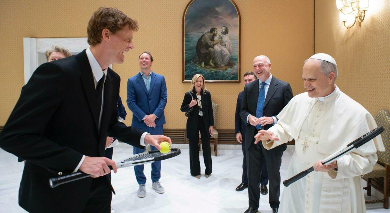 jannik sinner in visita da papa leone xiv l incontro a sorpresa con i genitori e la racchetta in regalo vuole giocare da Leggo.it jannik sinner in visita da papa leone xiv l incontro a sorpresa con i genitori e la racchetta in regalo vuole giocare