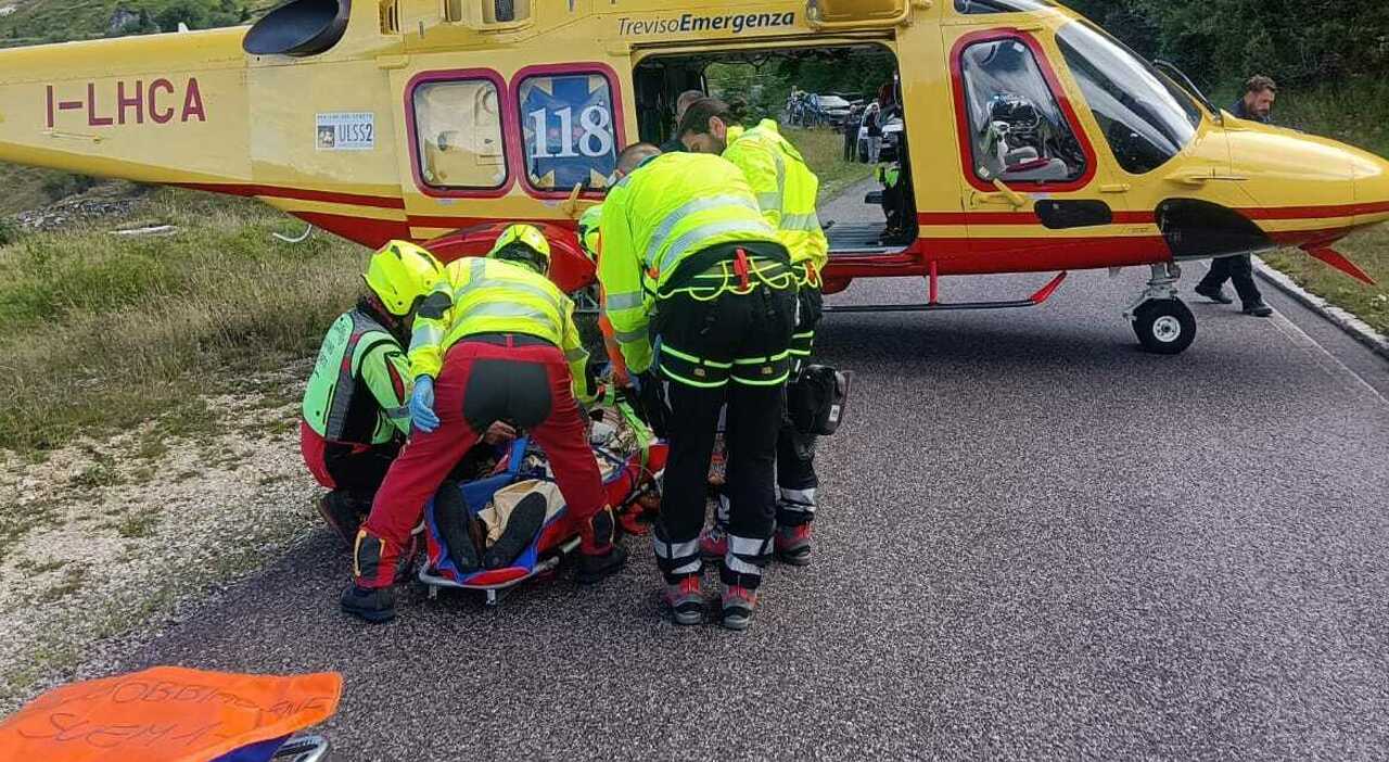 Bambino di 6 anni scappa al controllo della mamma mentre gioca con il fratellino e finisce in mezzo alla strada, travolto da un Suv Mercedes: è grave Bambino di 6 anni scappa al controllo della mamma mentre gioca con il fratellino e finisce in mezzo alla strada, travolto da un Suv Mercedes: è grave