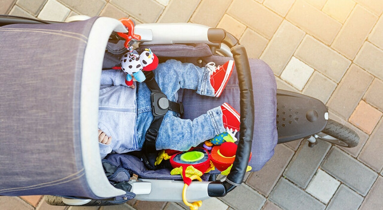 Neonata colta da malore: smette di respirare mentre è per strada con la mamma e il fratellino. Soccorsa da una passante e ricoverata Neonata colta da malore: smette di respirare mentre è per strada con la mamma e il fratellino. Soccorsa da una passante e ricoverata