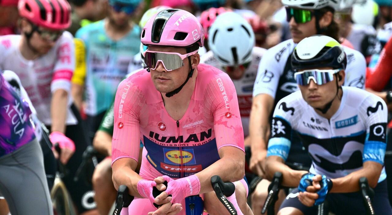 giro d italia nella seconda tappa pugliese la terza meraviglia di pedersen la maglia rosa vince al fotofinish da Quotidianodipuglia.it giro d italia nella seconda tappa pugliese la terza meraviglia di pedersen la maglia rosa vince al fotofinish