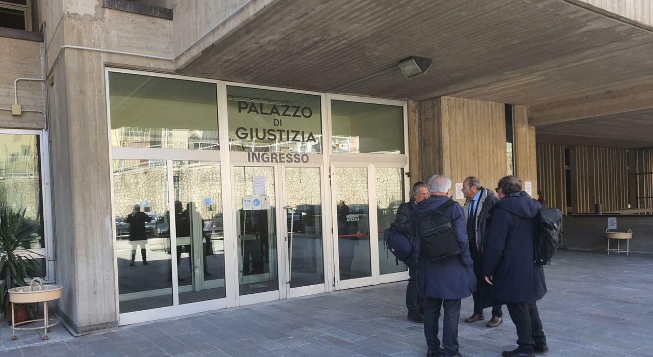 Processo Ambiente Svenduto: «Danneggiati dall?Ilva dei Riva. Abbiamo diritto al risarcimento» Processo Ambiente Svenduto: «Danneggiati dall?Ilva dei Riva. Abbiamo diritto al risarcimento»