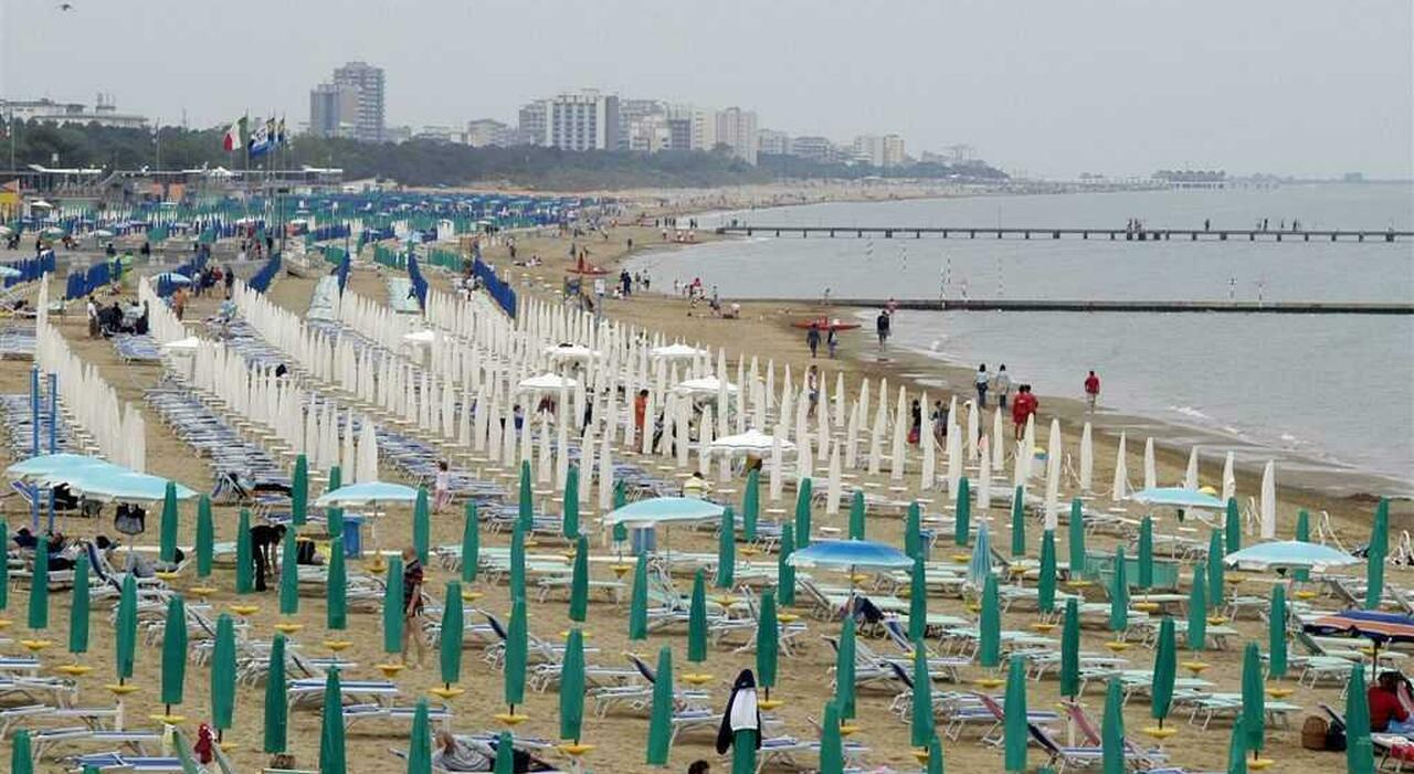 Bandiere per la sicurezza in mare sulle spiagge. Funzioneranno come un «semaforo»: verde, giallo e rosso Bandiere per la sicurezza in mare sulle spiagge. Funzioneranno come un «semaforo»: verde, giallo e rosso