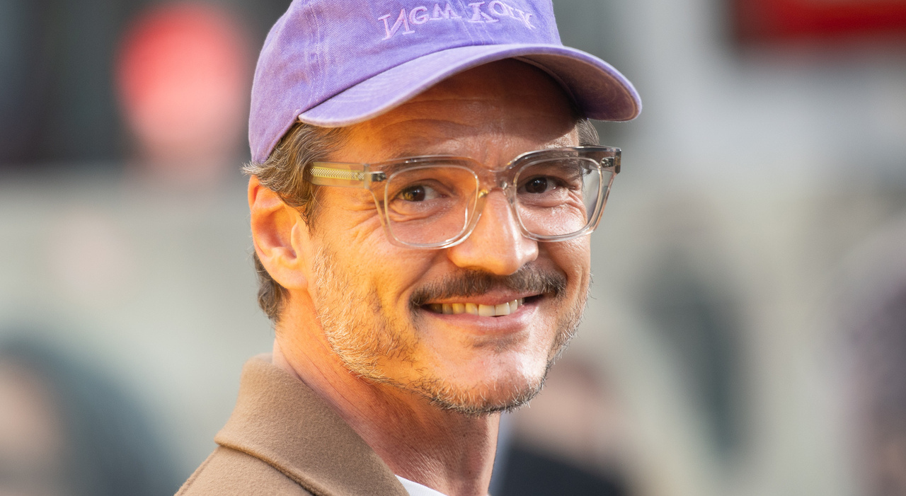 Pedro Pascal, i flirt (mai confermati) con Jennifer Aniston e Lena Headey, la sorella transgender e i meme. Chi è lo "zaddy" più amato di Hollywood Pedro Pascal, i flirt (mai confermati) con Jennifer Aniston e Lena Headey, la sorella transgender e i meme. Chi è lo "zaddy" più amato di Hollywood