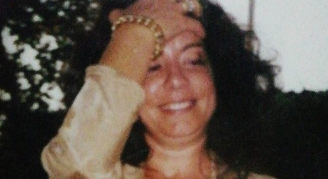 Stefania Camboni, 60enne trovata morta a Fregene: tracce di sangue in casa. «Non si esclude l Stefania Camboni, 60enne trovata morta a Fregene: tracce di sangue in casa. «Non si esclude l