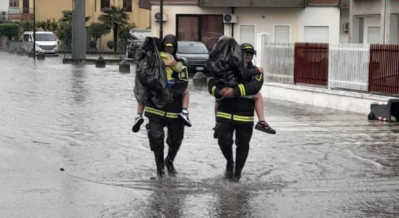 Grandine, temporali e forte vento: è allerta gialla in Veneto. A rischio allagamento sottopassi e interrati Grandine, temporali e forte vento: è allerta gialla in Veneto. A rischio allagamento sottopassi e interrati
