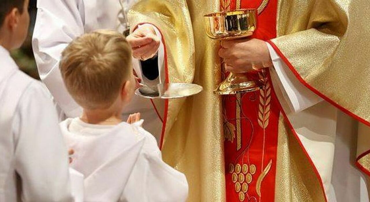 Le ansie delle mamme alla Prima Comunione di Roma Nord: outfit e selfie in chiesa da non sottovalutare