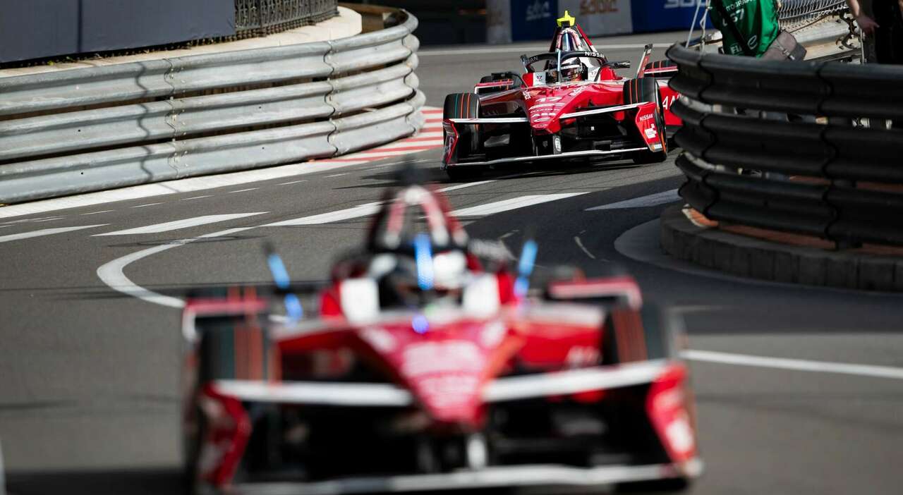 Le due Nissan FE a Tokyo