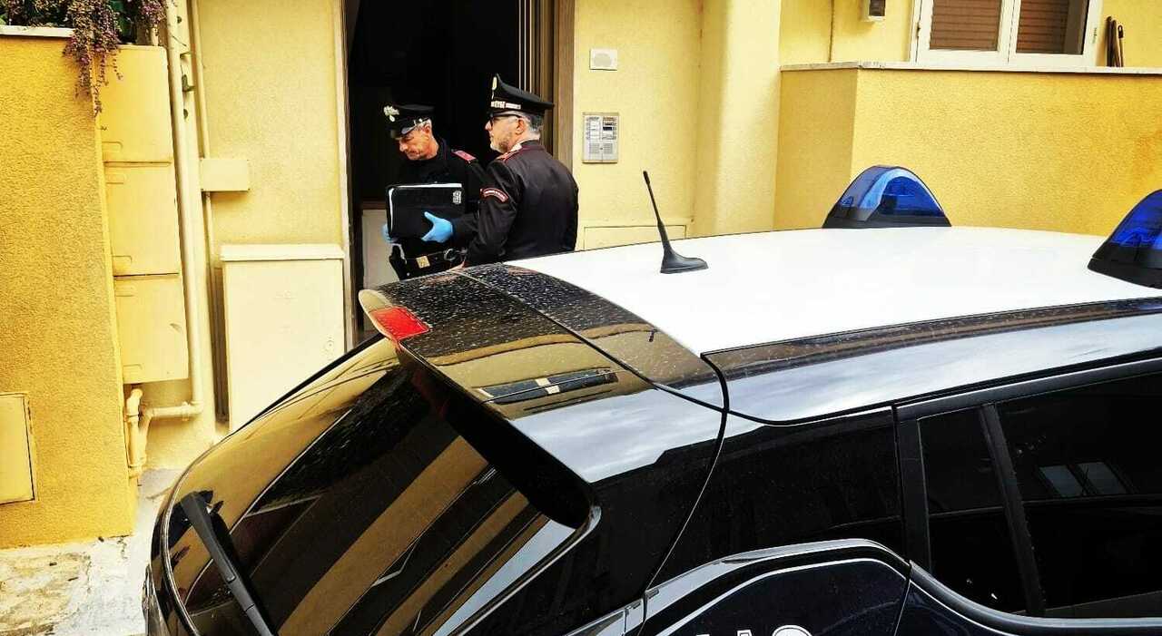 Salento, spara alla moglie e poi si uccide. La donna è grave, trovata una lettera Salento, spara alla moglie e poi si uccide. La donna è grave, trovata una lettera