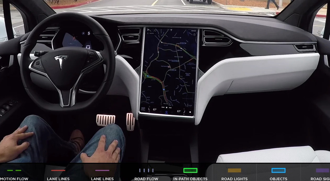 Tesla Model 3 in guida autonoma