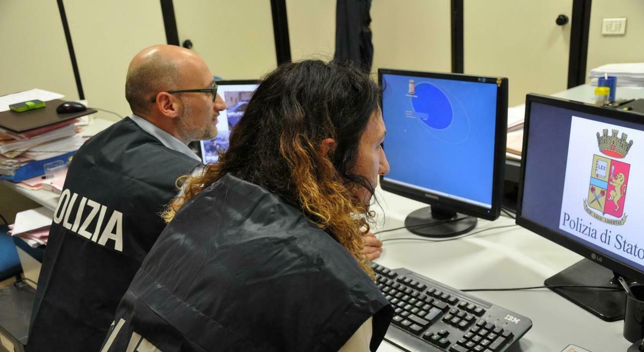 Agganciava i ragazzini sul web, arrestato un 37enne di Osimo: nel pc mille file pedopornografici Agganciava i ragazzini sul web, arrestato un 37enne di Osimo: nel pc mille file pedopornografici