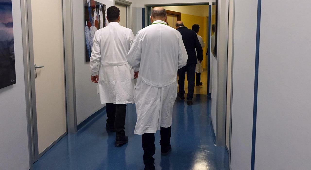 Un urologo finge legami familiari con Mattarella per un ruolo da primario: lo scandalo emerge in tribunale Un urologo finge legami familiari con Mattarella per un ruolo da primario: lo scandalo emerge in tribunale