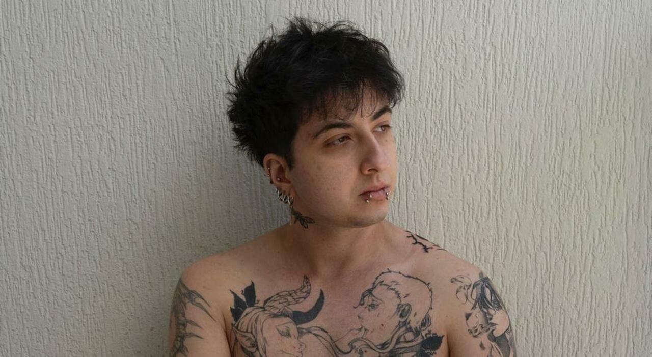 «Essere una persona trans non è una scelta, andiamo sotto i ferri col sorriso per svegliarci noi stessi. Insieme siamo meno soli» «Essere una persona trans non è una scelta, andiamo sotto i ferri col sorriso per svegliarci noi stessi. Insieme siamo meno soli»