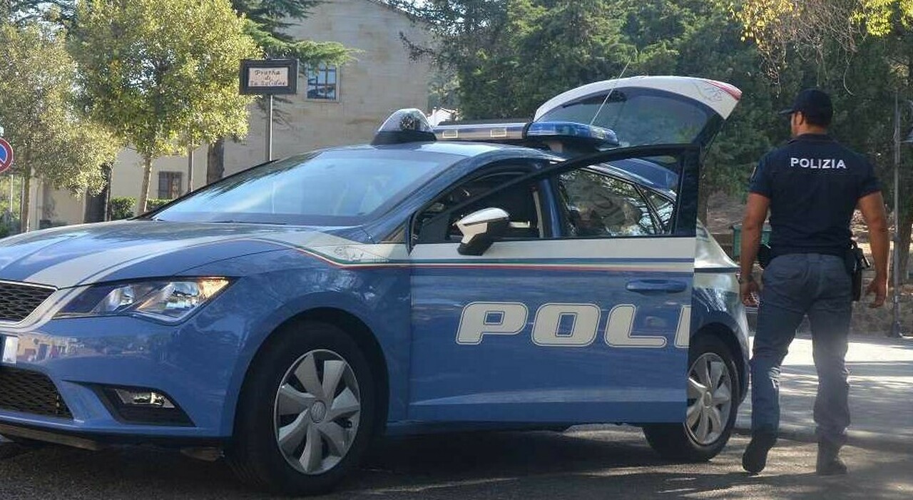 A Roma, uno spacciatore si ferisce per eludere l’arresto: i dettagli sull’intervento della polizia e i sequestri niespettati.