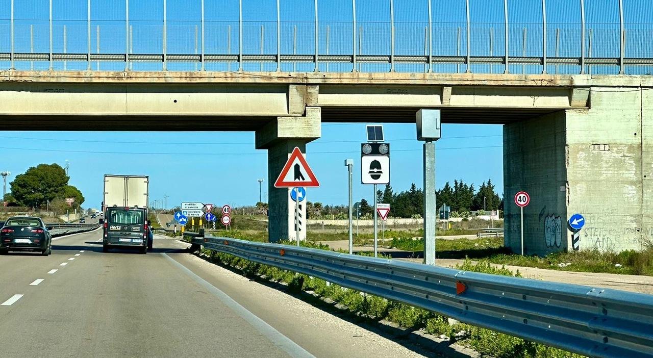 salento vandali contro l autovelox colpi di fucile sulla statale ecco dove