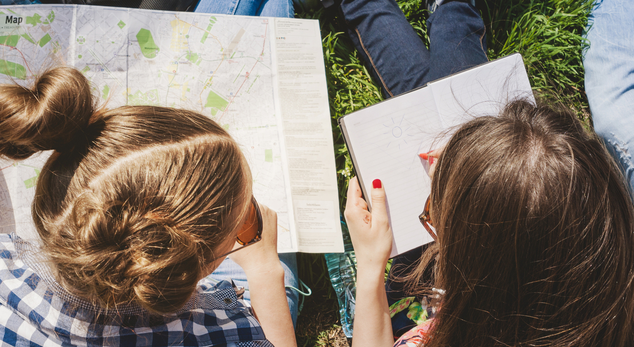 Scuola, compiti per le vacanze sì o no? Il pediatra: «Costano 40 euro ad alunno, sono soldi buttati». Come comportarsi Scuola, compiti per le vacanze sì o no? Il pediatra: «Costano 40 euro ad alunno, sono soldi buttati». Come comportarsi