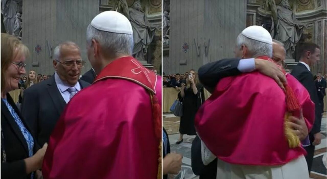 Papa Leone XIV rompe il protocollo: l Papa Leone XIV rompe il protocollo: l