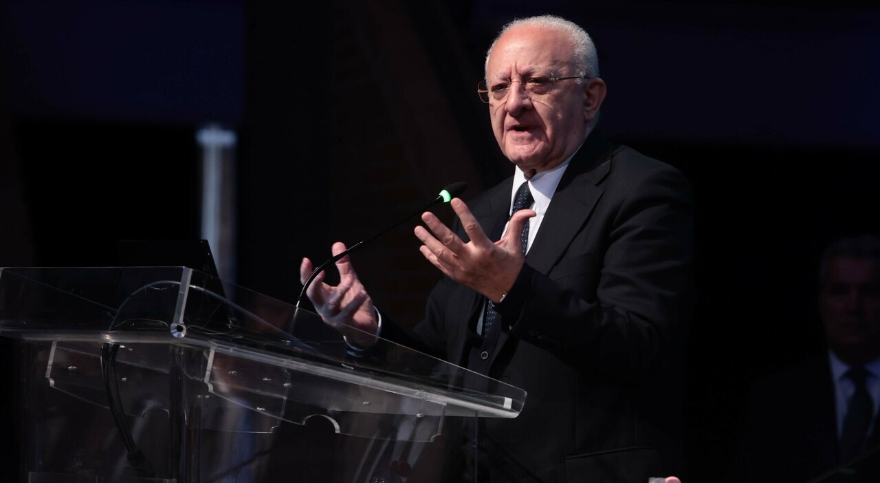 Vincenzo De Luca al festival delle Regioni: «La democrazia è a fine corsa» Vincenzo De Luca al festival delle Regioni: «La democrazia è a fine corsa»