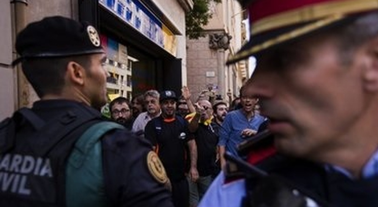 ibiza ragazzo italiano di 20 anni morto in discoteca per un malore aperta un inchiesta e disposta l autopsia si era trasferito sull isola per lavorare