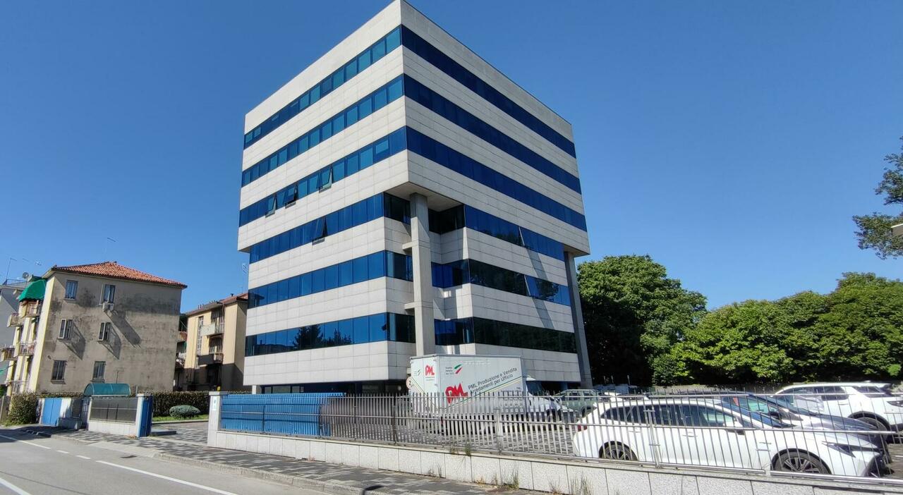 Doctor Dent, lo studio chiude e lascia i pazienti senza dentista (e capsule dentali): le indagini portano in Moldavia e Albania Doctor Dent, lo studio chiude e lascia i pazienti senza dentista (e capsule dentali): le indagini portano in Moldavia e Albania