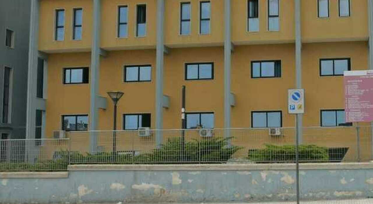furto di rame al poliambulatorio nel salento annullate visite e prenotazioni