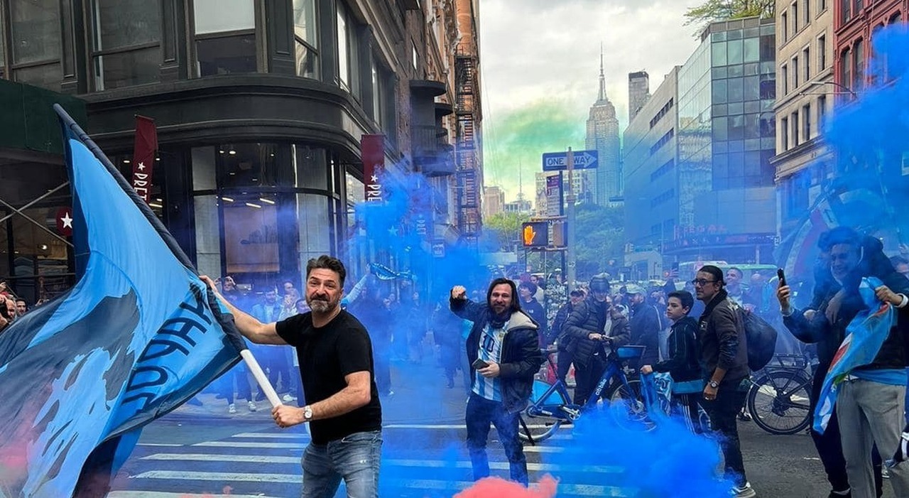 napoli la corsa scudetto non solo in città l attesa dei tifosi azzurri nel mondo