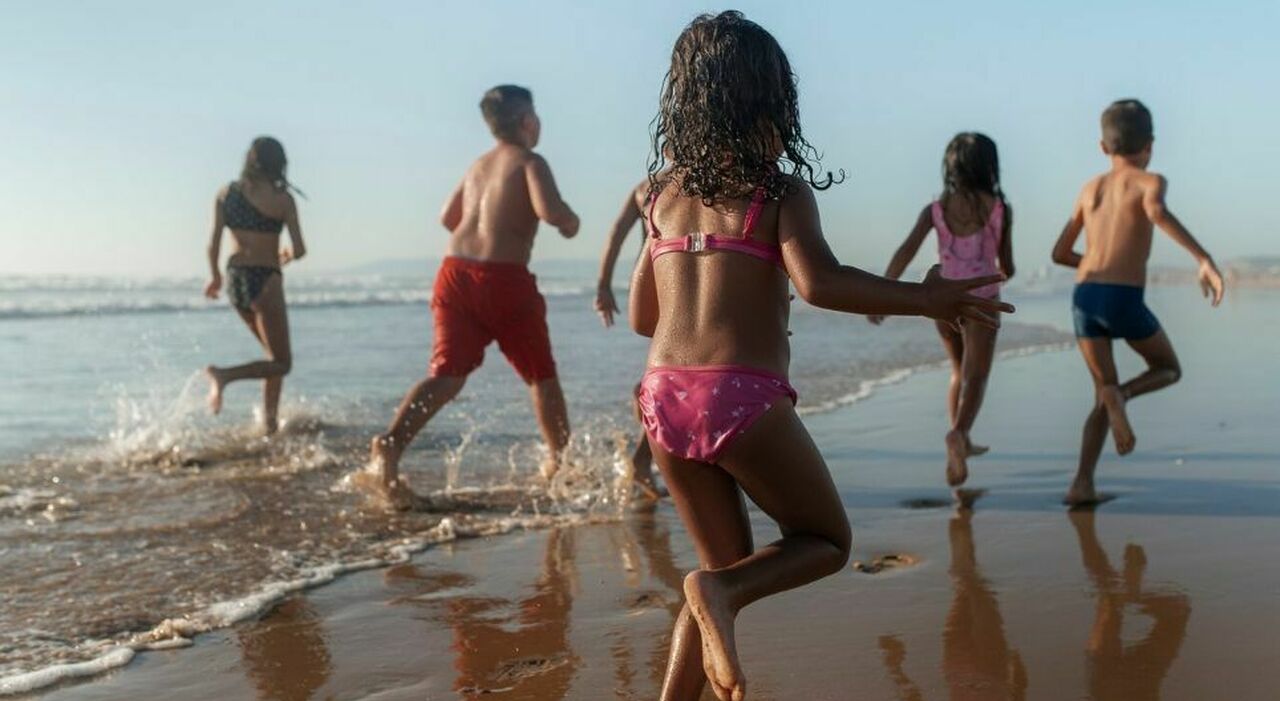 Vacanze 2025, le 5 destinazioni ideali per le famiglie con bambini: dove andare in Italia, dal mare alla montagna Vacanze 2025, le 5 destinazioni ideali per le famiglie con bambini: dove andare in Italia, dal mare alla montagna