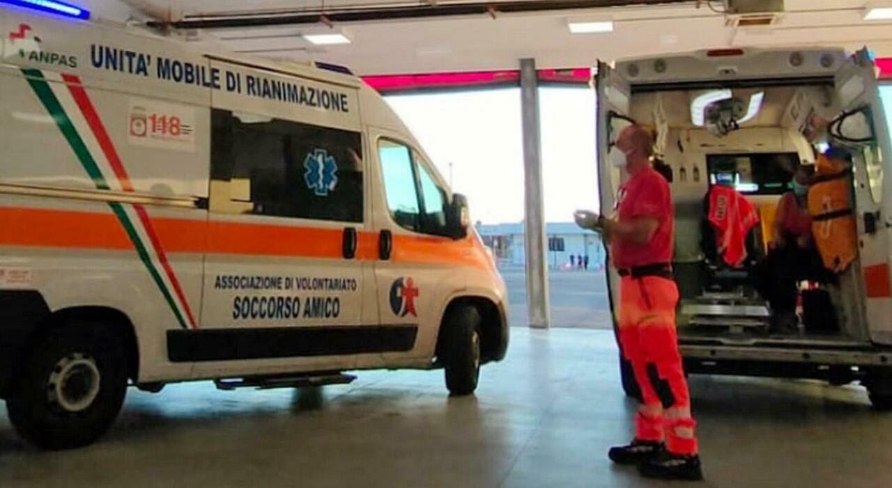 Drammatico incidente in Puglia, scontro tra due auto: un morto e tre feriti Drammatico incidente in Puglia, scontro tra due auto: un morto e tre feriti