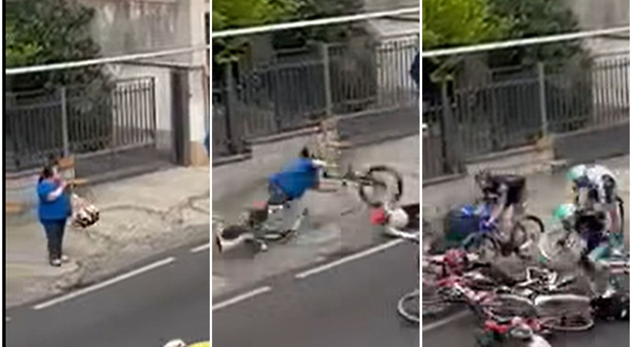 Caduta giro d'italia a sperone, colpita in pieno un'insegnante: le immagini dell'impatto