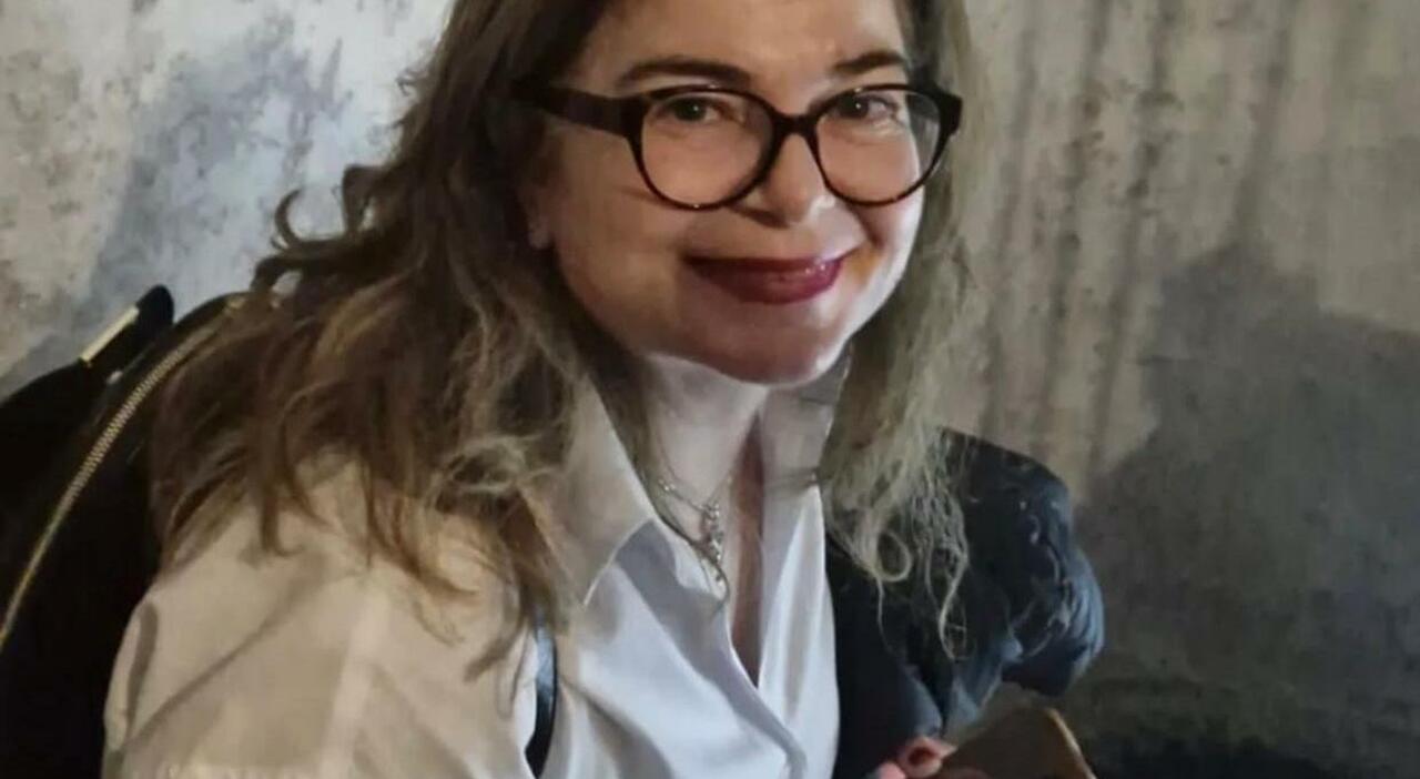 Fisciano: morta nella vasca da bagno con sette tagli sul corpo, i dubbi degli investigatori Fisciano: morta nella vasca da bagno con sette tagli sul corpo, i dubbi degli investigatori
