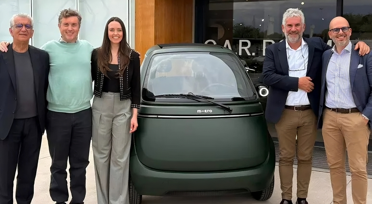 L'accordo siglato con 'C.A.R. Room' consentirà infatti di avviare presso lo store dello storico dealer la commercializzazione della piccola microcar urbana e l'erogazione di servizi di assistenza dedicati.
